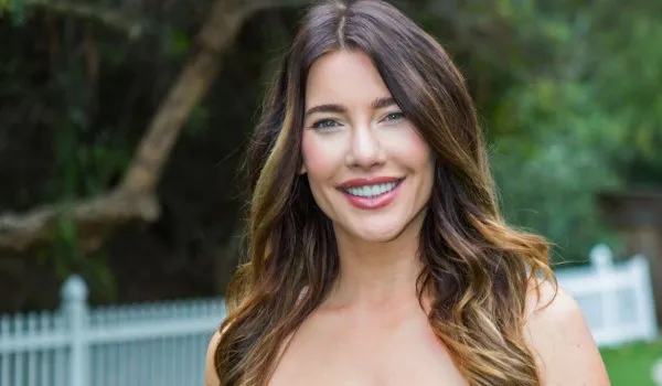 Bold and the Beautiful’s Jacqueline MacInnes Wood Drops Baby #5 Bombshell