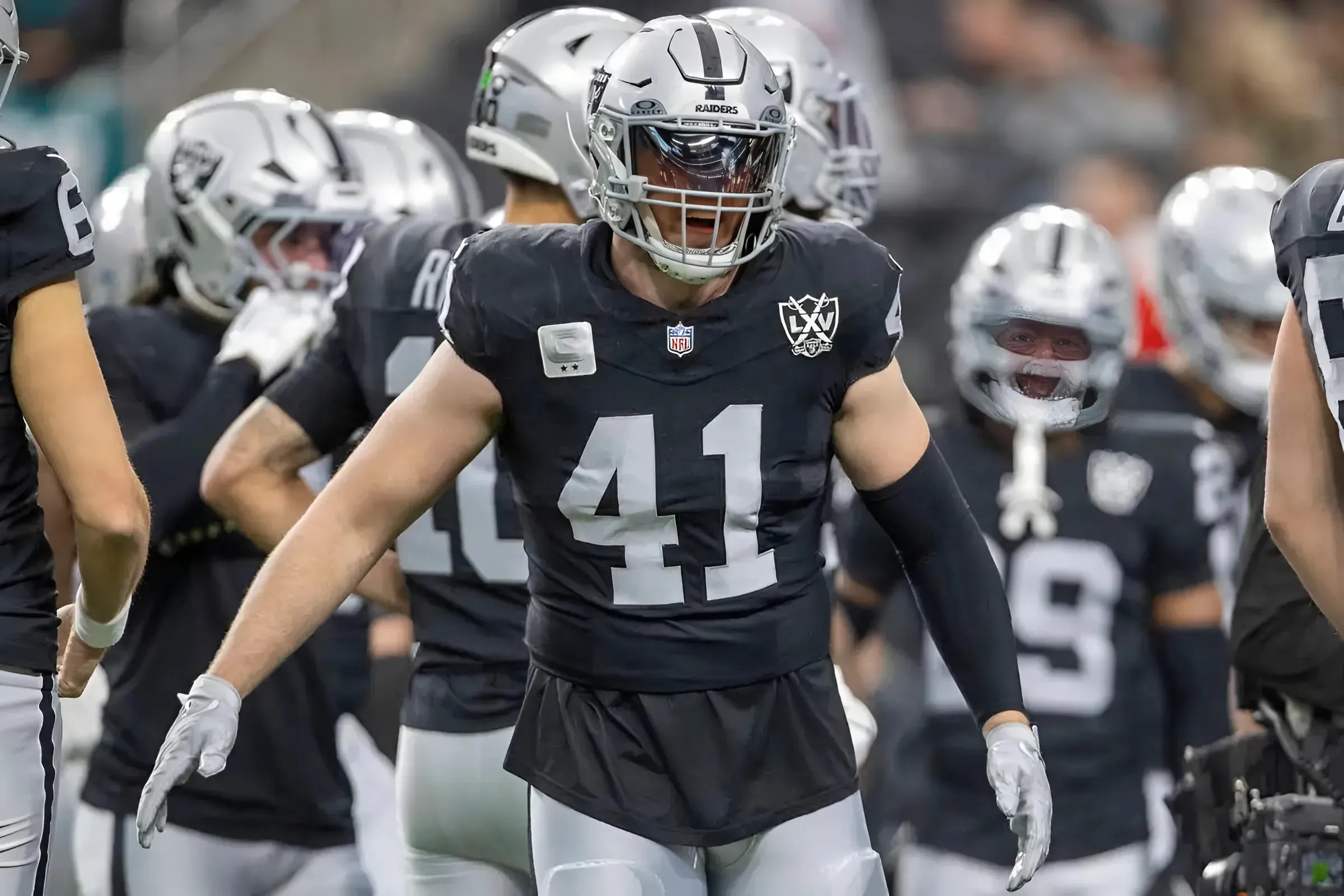 Las Vegas Raiders could soon get their next linebacker after losing both Robert Spillane and Divine Deablo