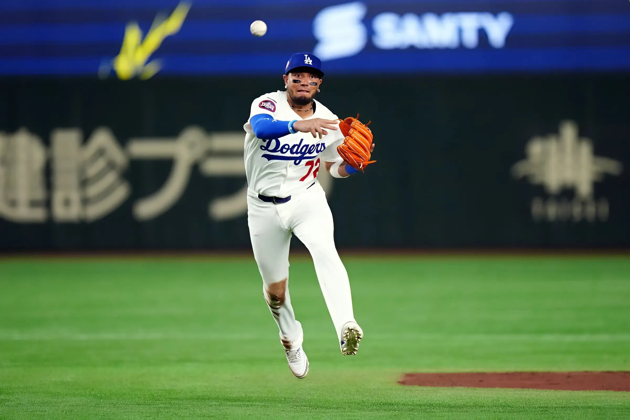 Dodgers opening day lineup has Miguel Rojas at shortstop with no Mookie Betts, Kiké Hernández in left