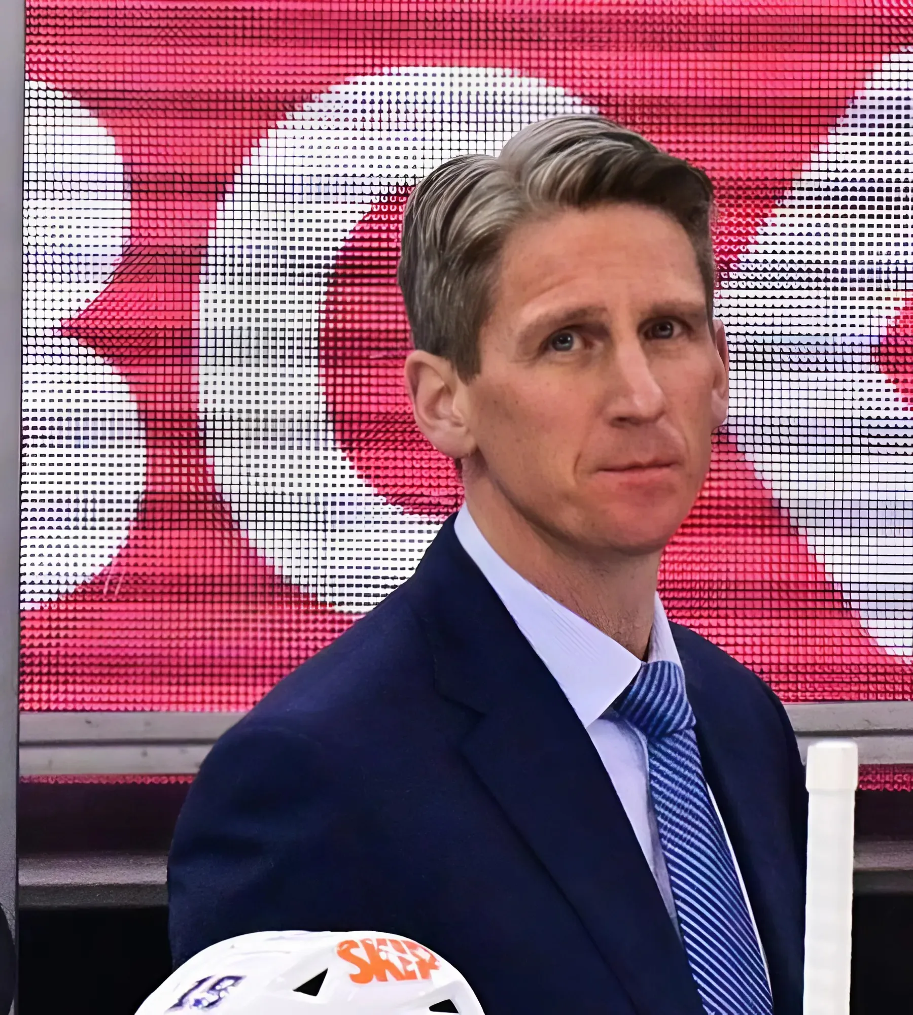 Oilers coach Knoblauch pushes back against reporter on year long criticism