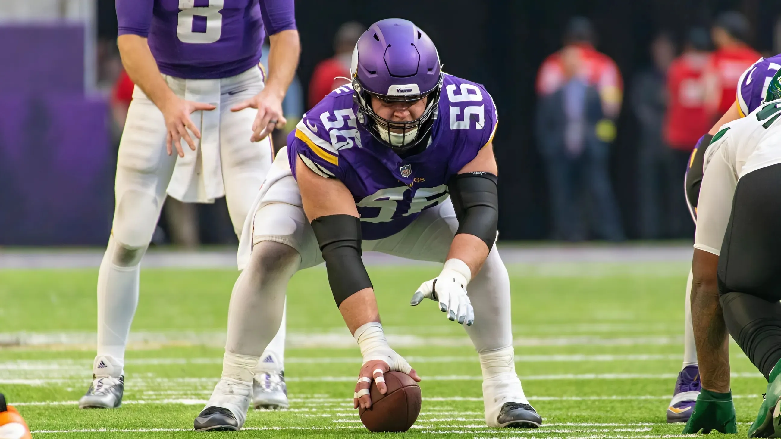 Patriots agree to a two-year deal with veteran center