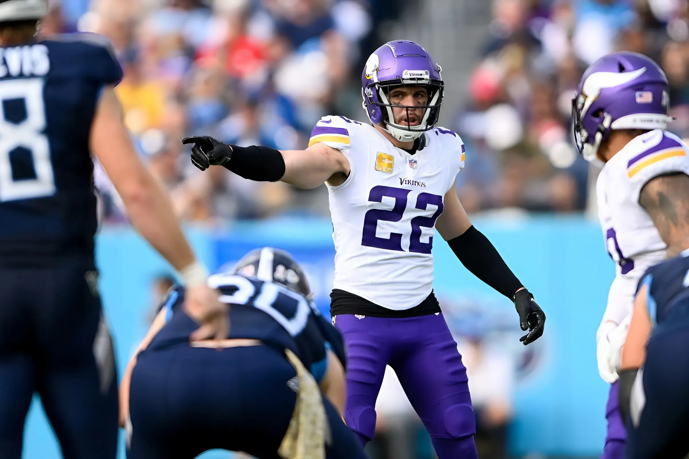 Patriots sign ex-Vikings center Garrett Bradbury to bolster offensive line