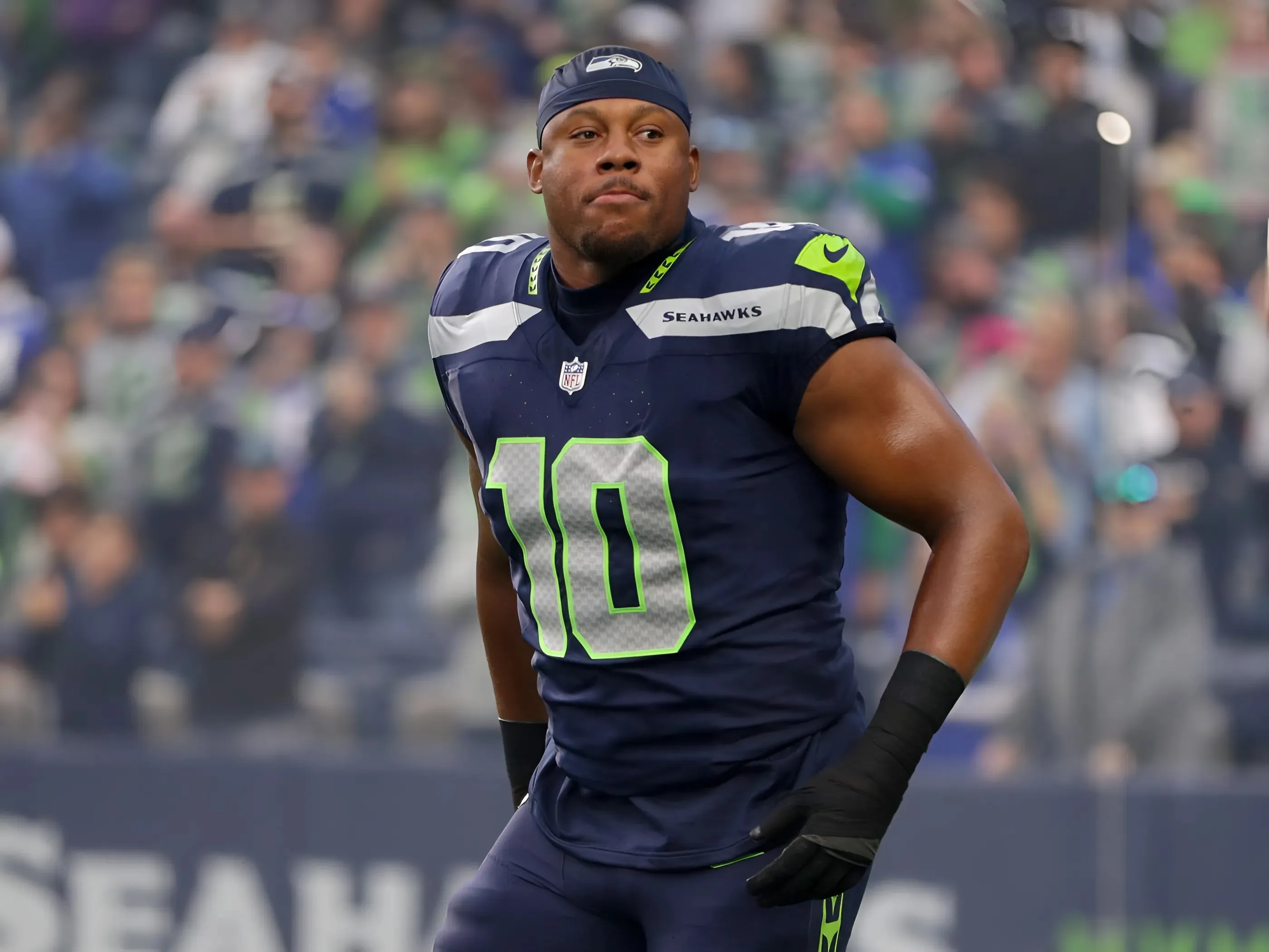 Seahawks Uchenna Nwosu takes big 2025 pay cut in cap-saving move