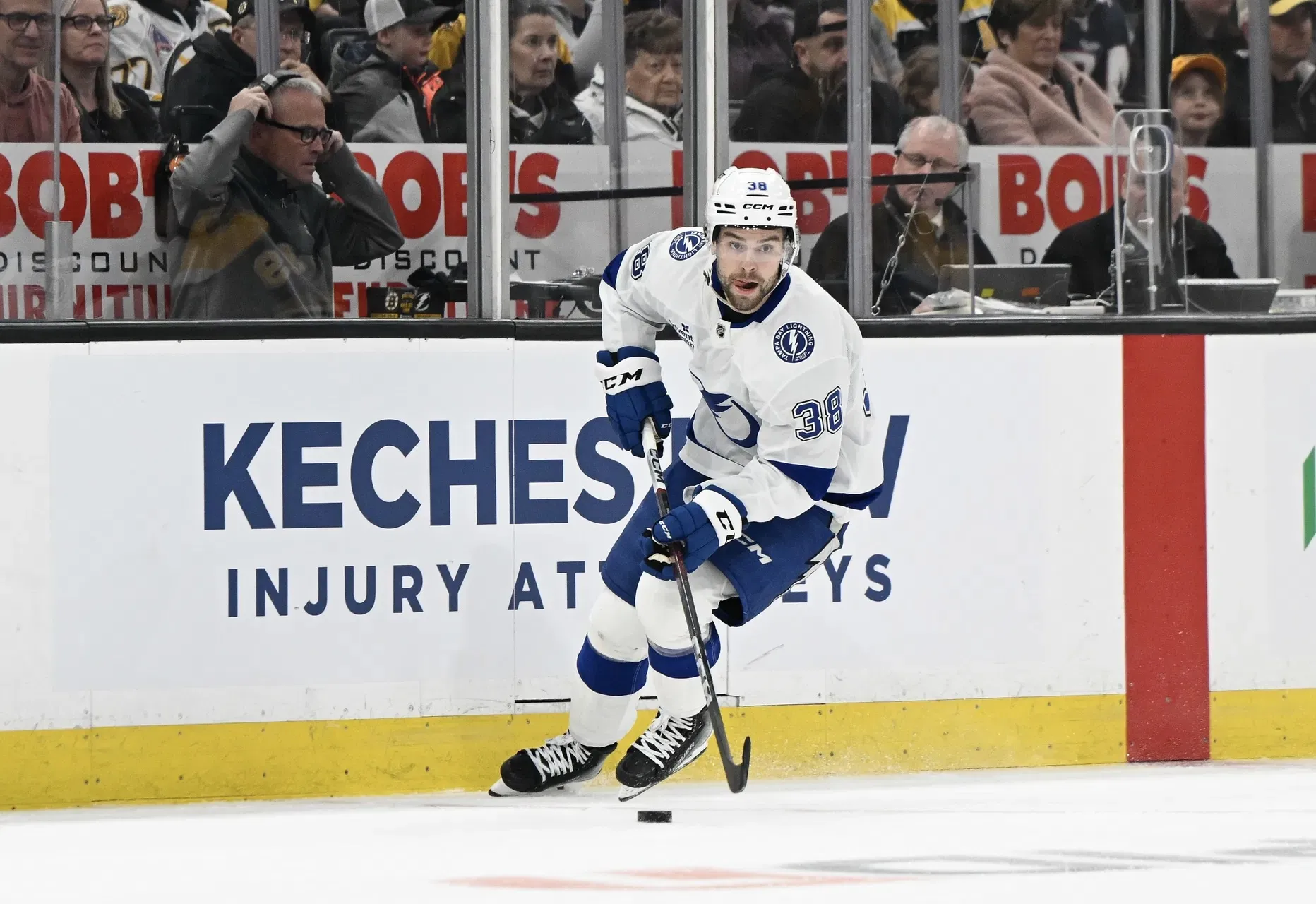 Lightning's Brandon Hagel sets a new NHL record in the Bolts' opening road trip victory against the Stars