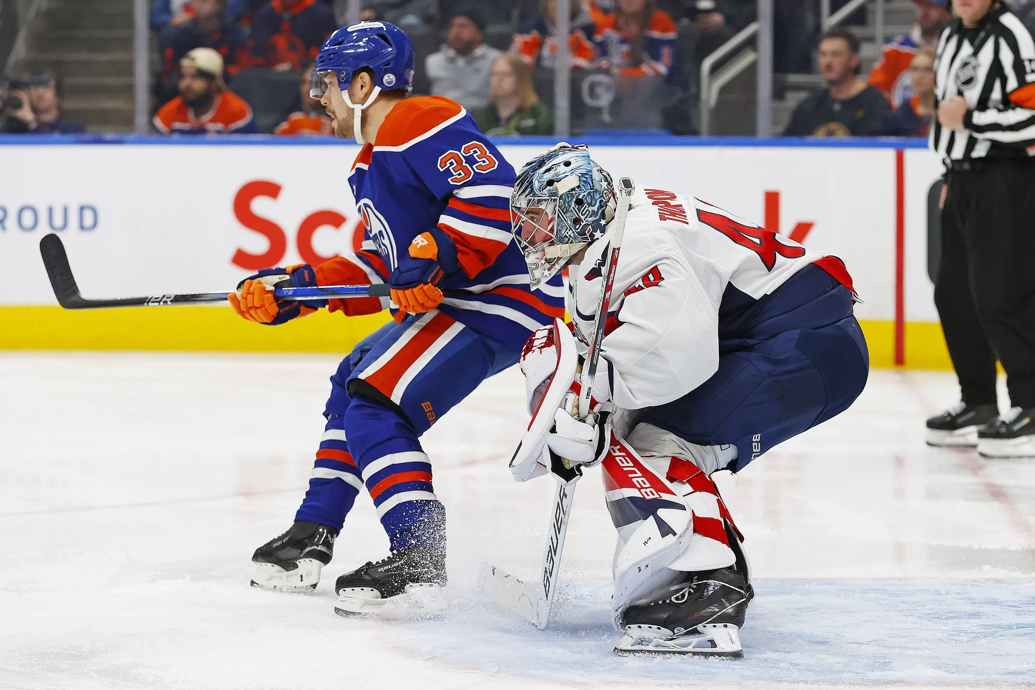 Can Logan Thompson stop Connor Hellebuyck's back-to-back Vezina Trophy run?