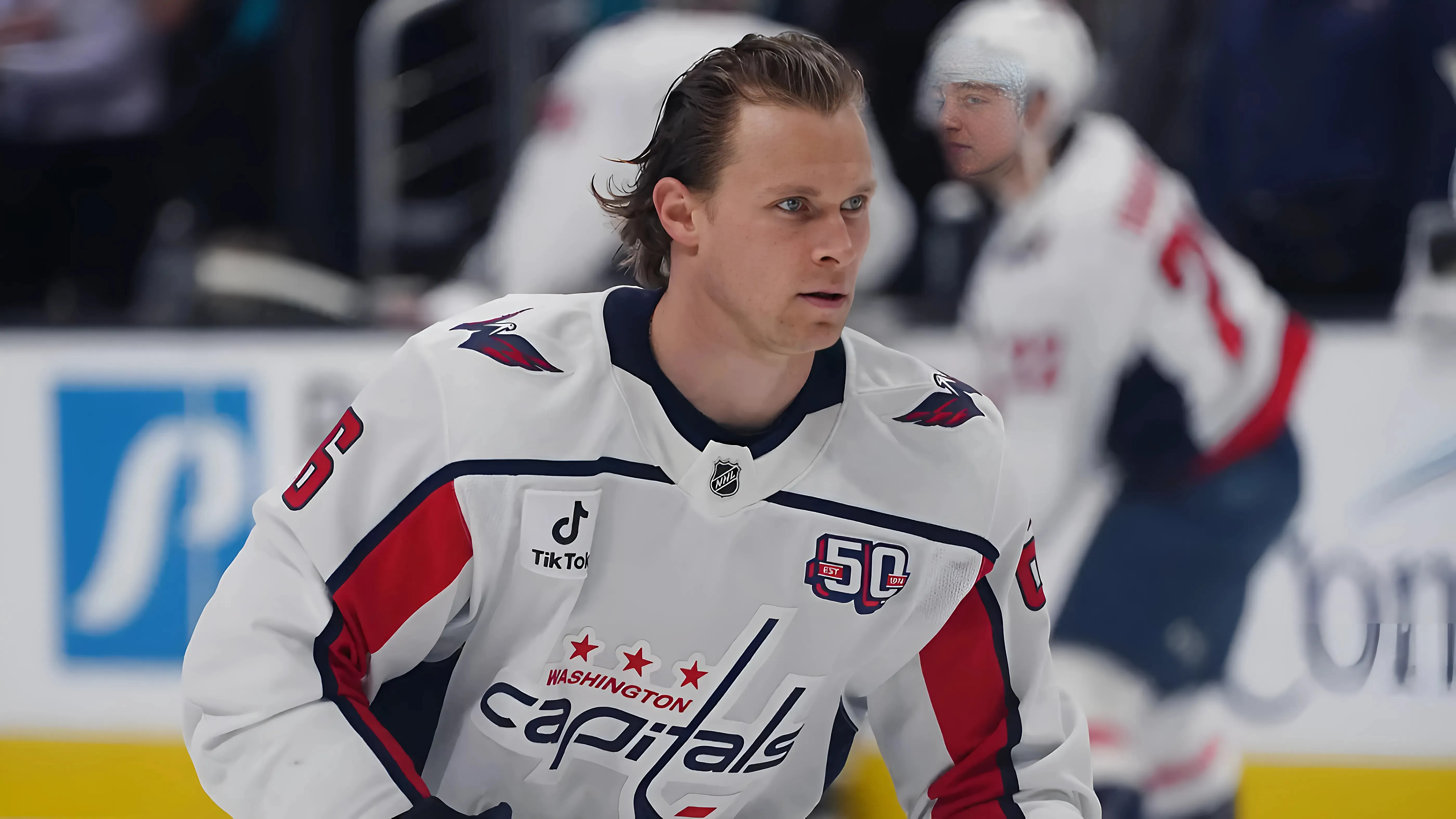 Washington Capitals' Star Makes a Remarkable Comeback After Freak Skate-to-Hand Injury trucc