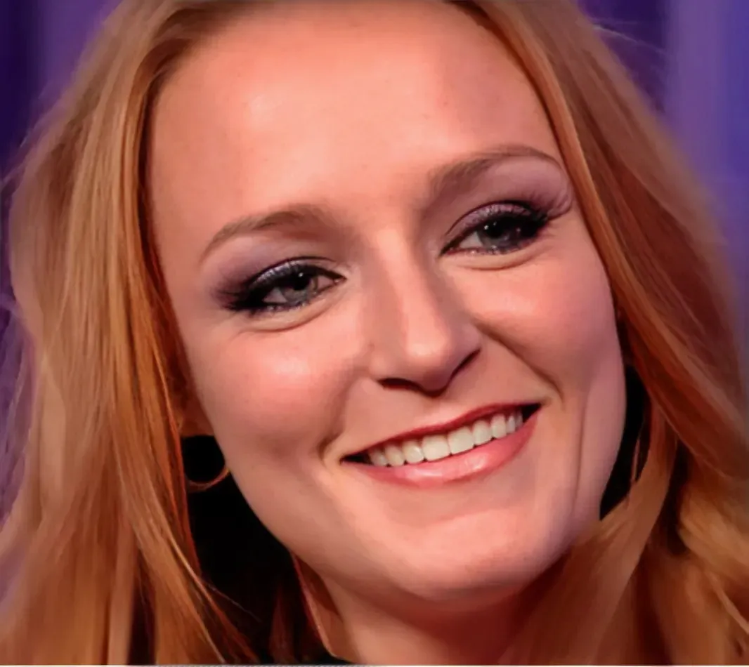 Teen Mom: The Next Chapter: Maci Bookout strikes a stunning pose in purple and blue