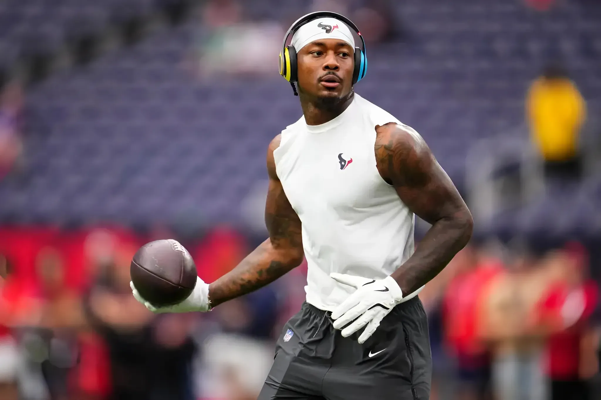Jets Watch Patriots Load Up By Landing $69 Million Superstar Receiver