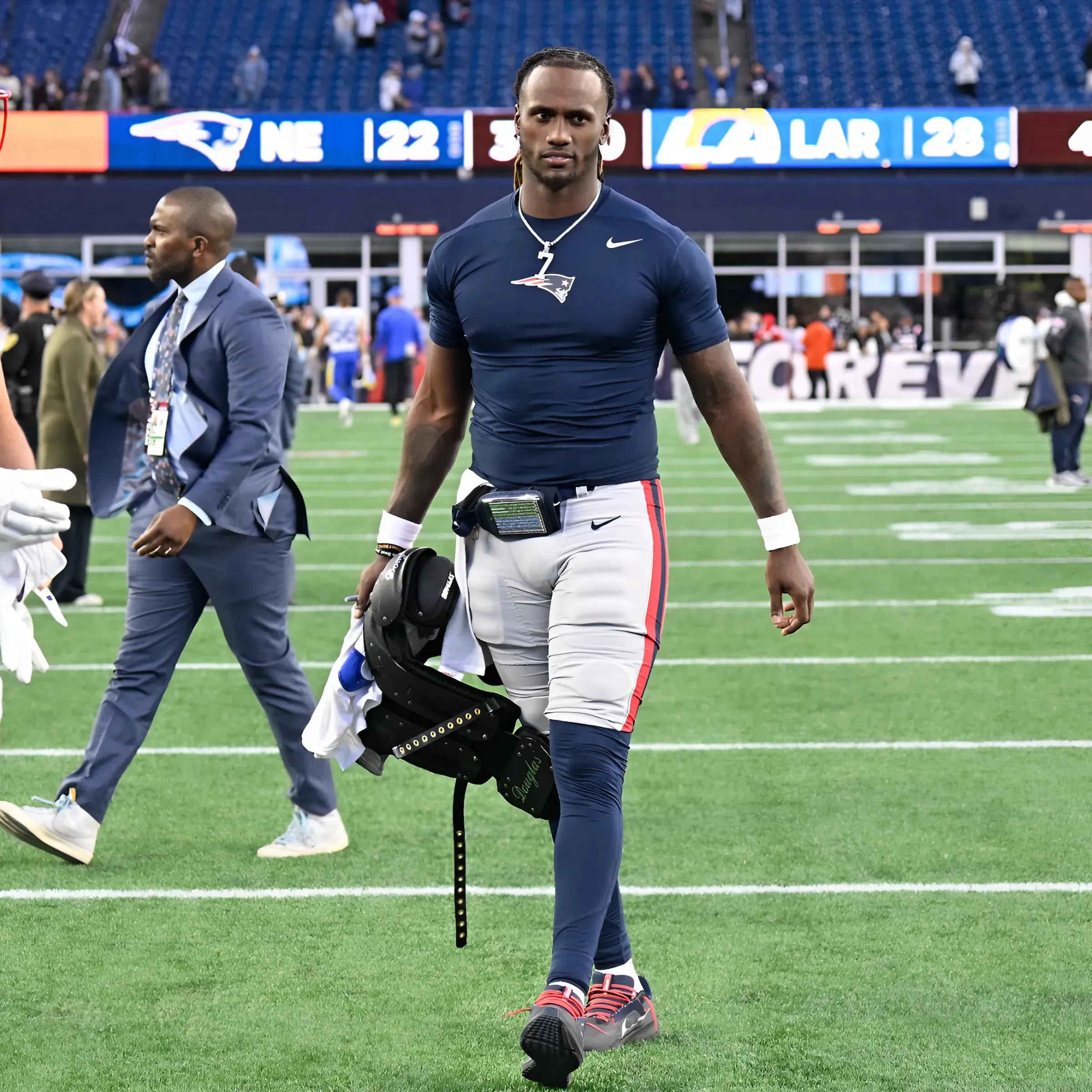 Cowboys insider confirms team's interest in trading for promising young QB