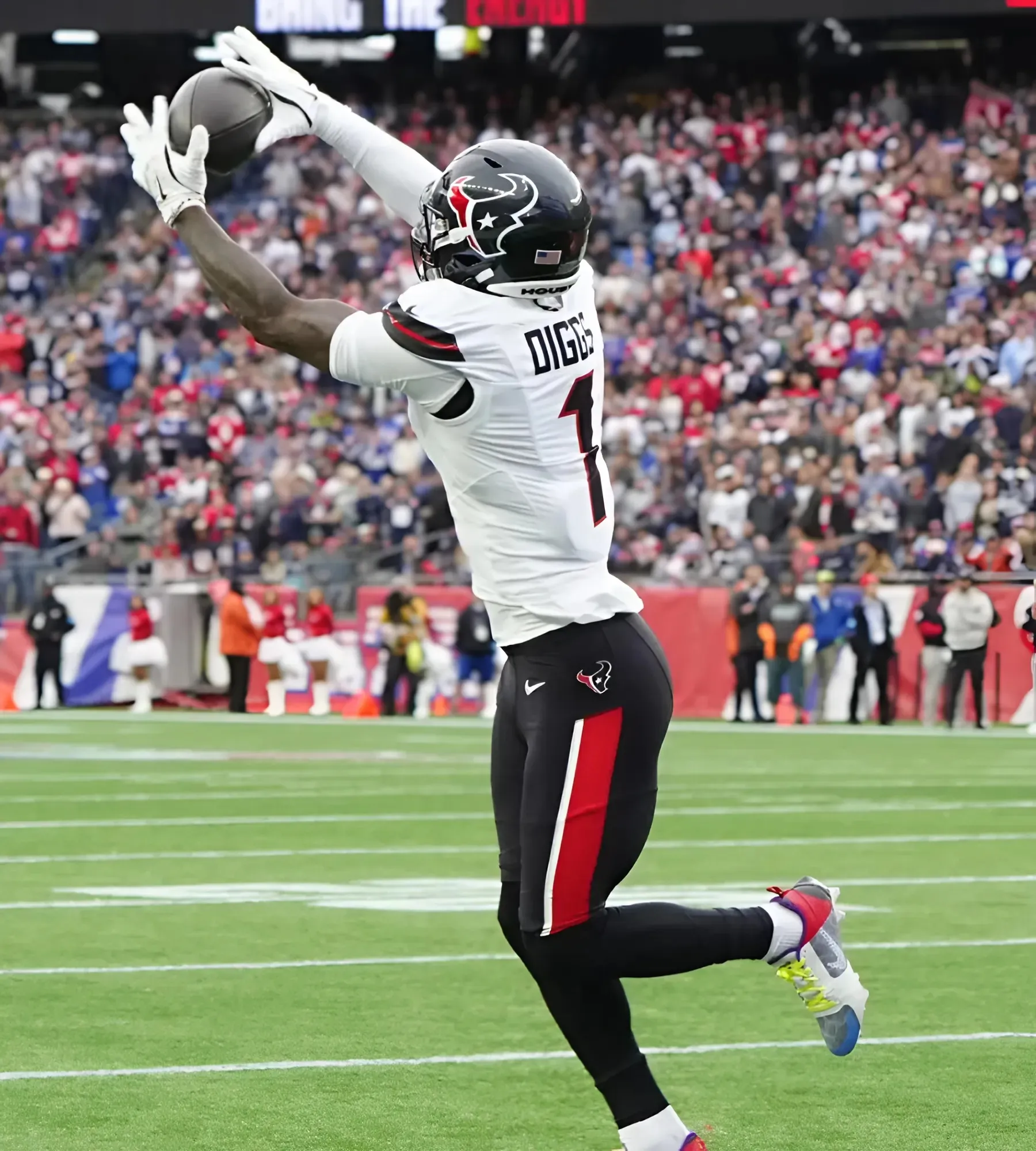 Patriots’ New WR Stefon Diggs On Track To Be Recovered From Torn ACL By Week 1