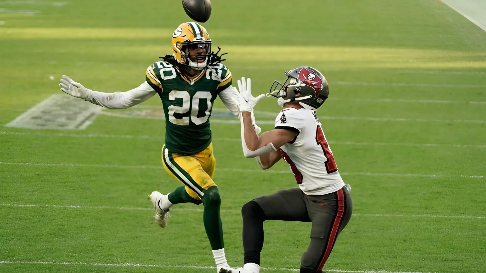 Packers urged to trade up in draft with Buccaneers deal