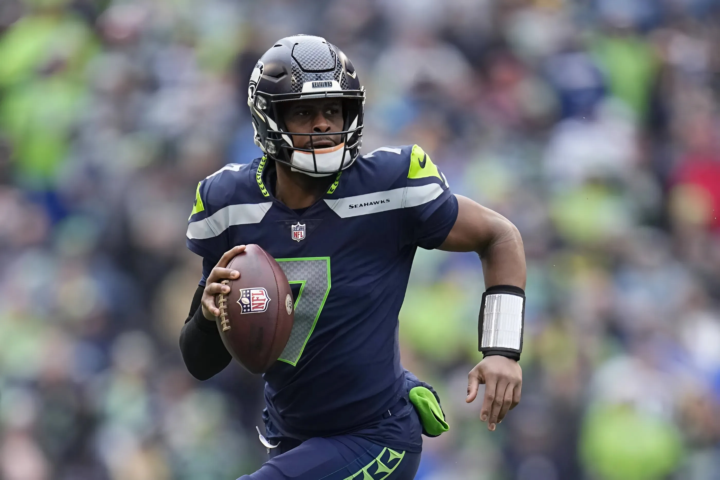 Raiders Get Concerning Leak About Geno Smith’s Contract Situation