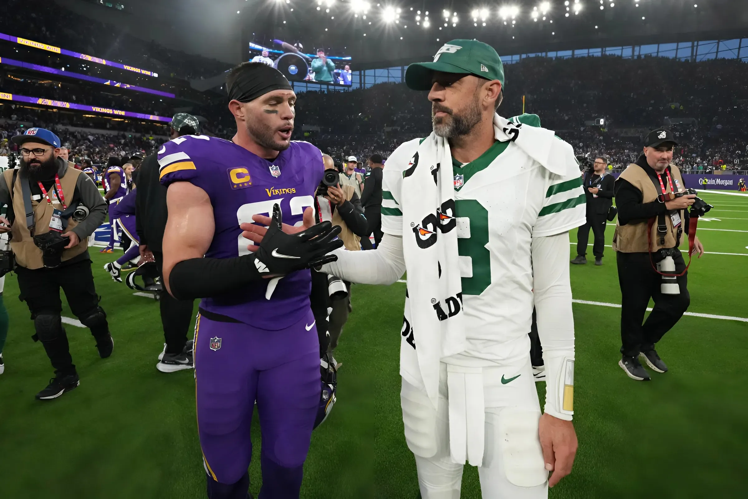 Vikings get unexpected Aaron Rodgers news as QB lingers in free agency