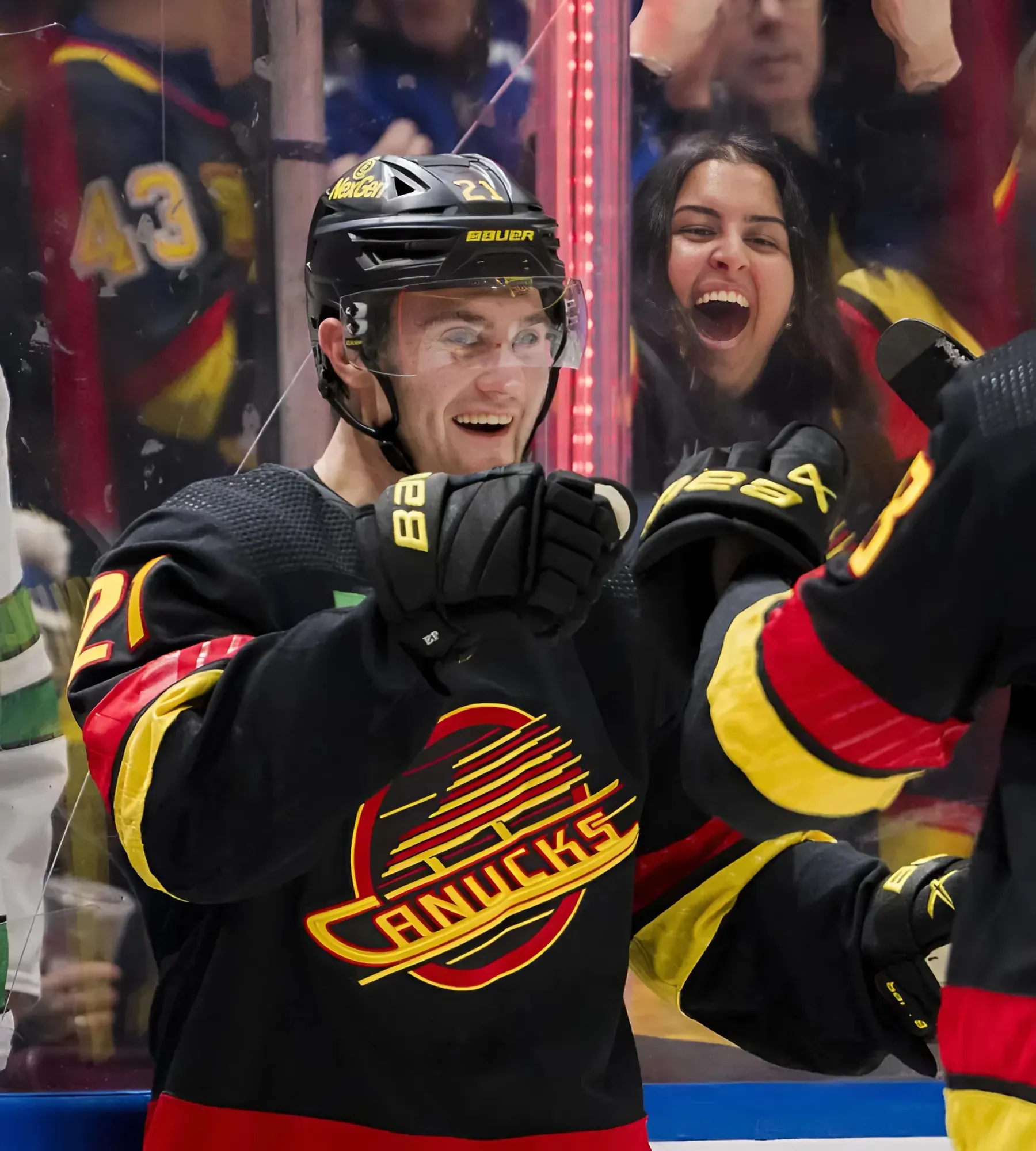 Scenes from Canucks practice: Aman exits with injury, Höglander sheds non-contact jersey