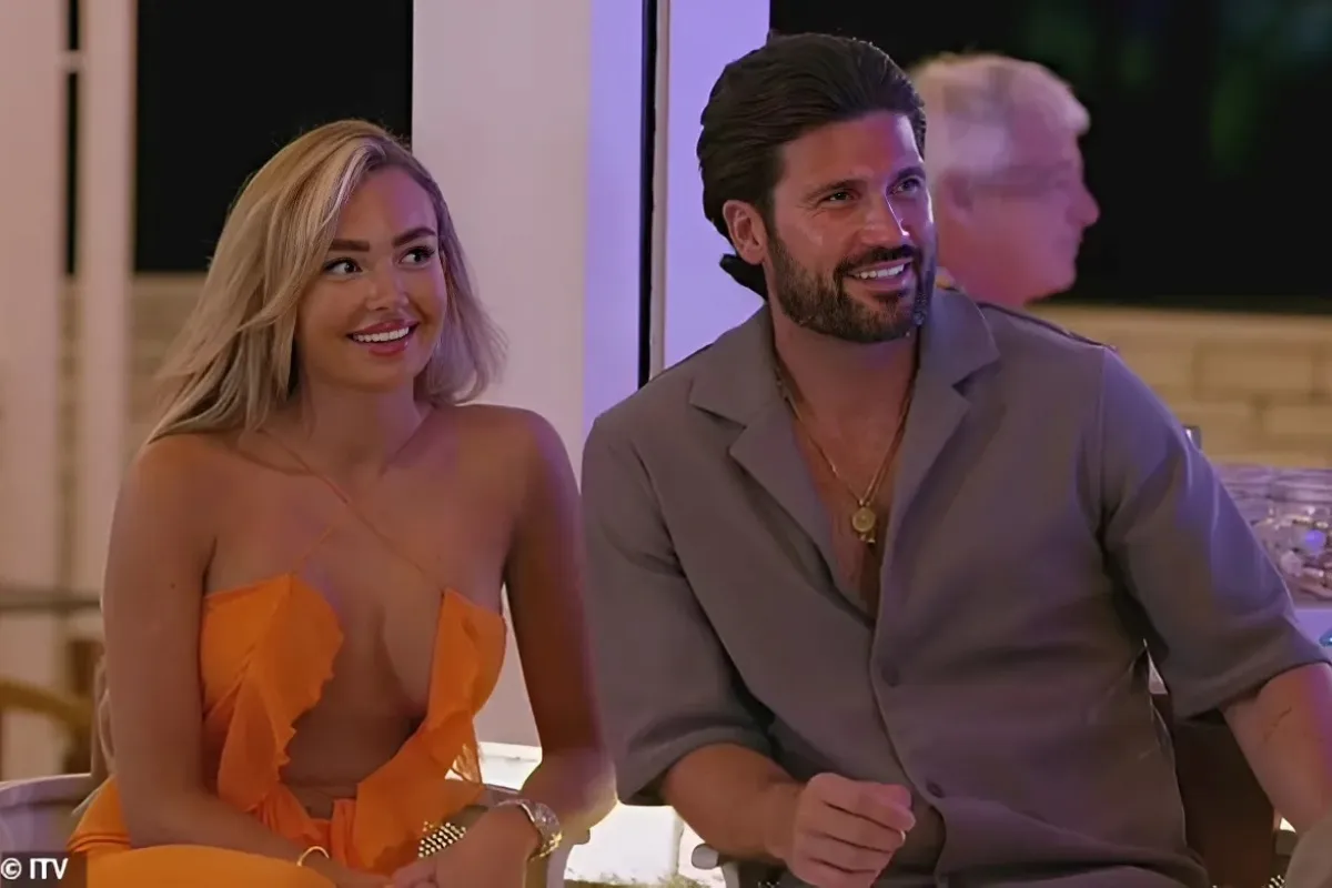 Celebrity Big Brother star Ella Rae Wise confirms she has SPLIT from boyfriend Dan Edgar as she enters the house single ngocc