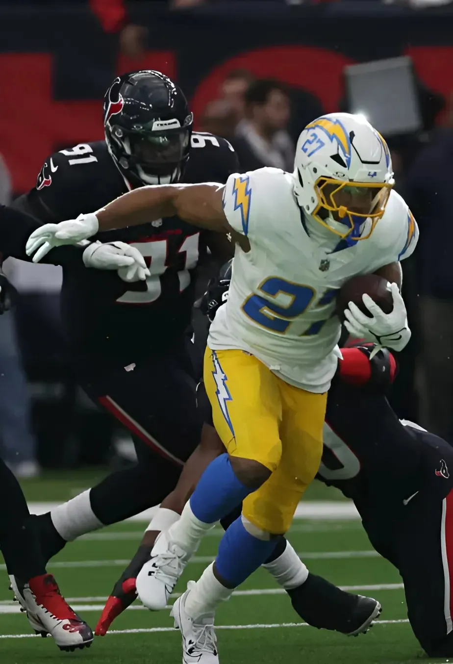 Former Charger Named an ‘Obvious Fit’ With Denver Broncos in Free Agency