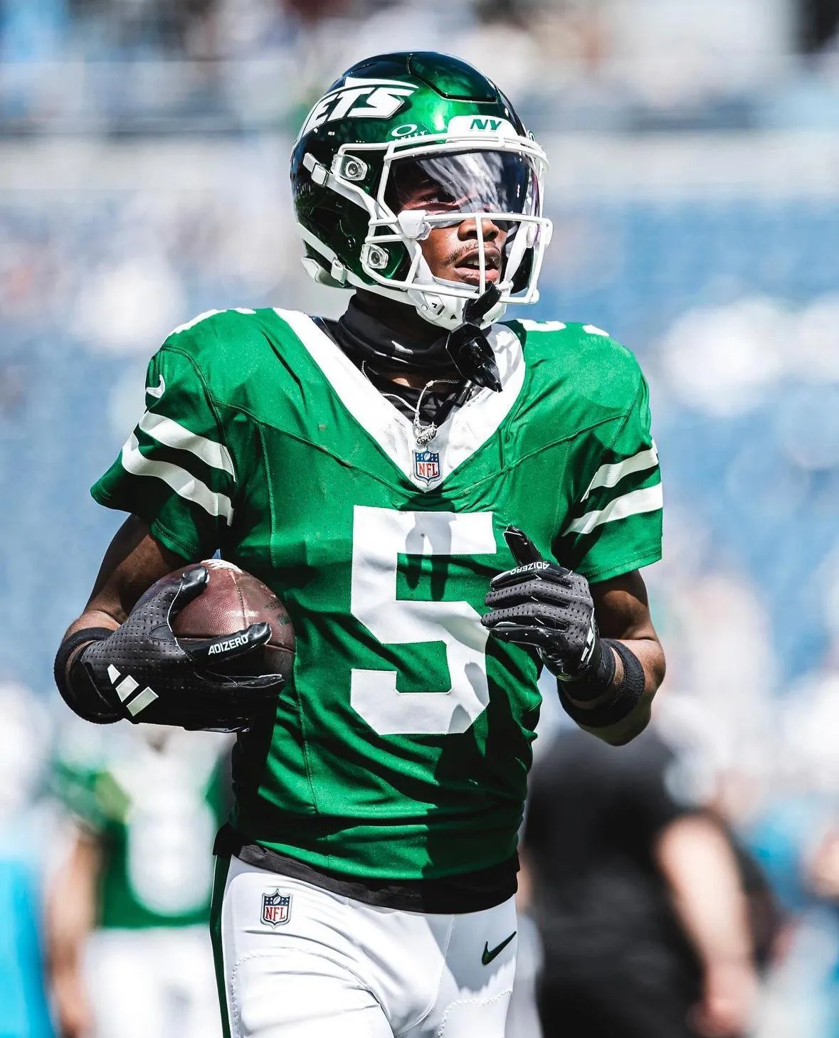Jets' Justin Fields Has Simple Message After Garrett Wilson Reunion