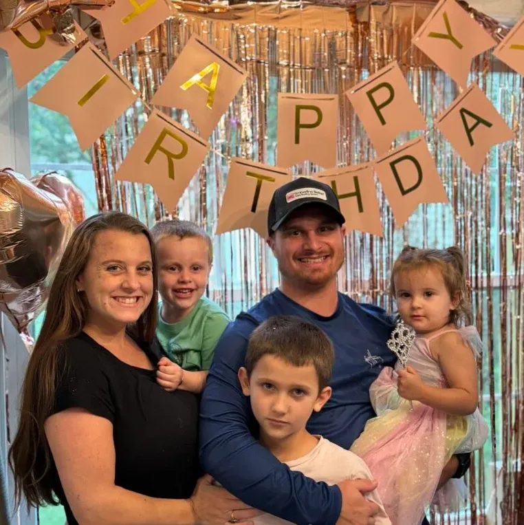 27-Year-Old Mother and Her Four Children Tragically Die While Traveling to Meet Her Husband – Details 27-Year-Old Mother and Her Four Children Tragically Die While Traveling to Meet Her Husband – Details