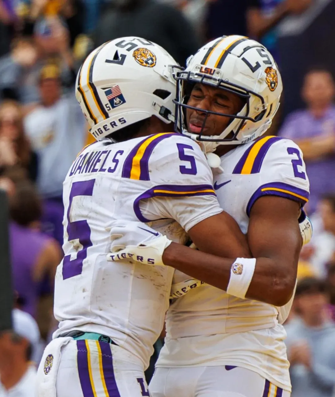 Commanders’ Jayden Daniels reacts to passing of former LSU teammate