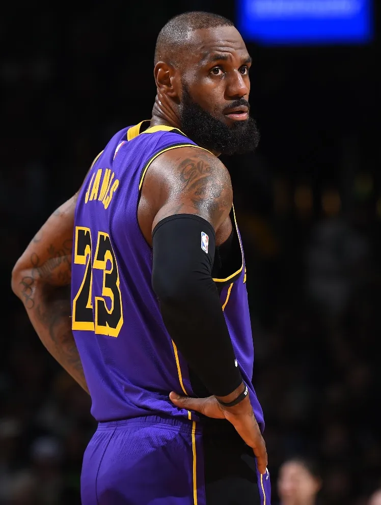 Lakers Coach JJ Redick Addresses LeBron James’ Injury Concerns