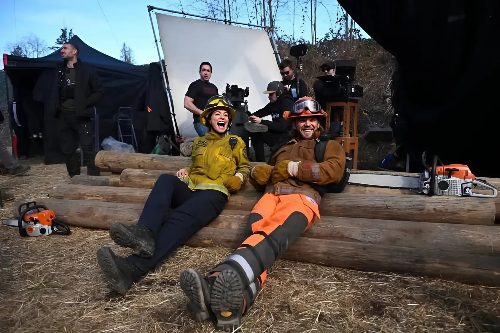 Title: 🔥 “Don’t Leave Us!”: Fans Beg Fire Country Stars to Stay After Behind-the-Scenes Moment Melts Hearts