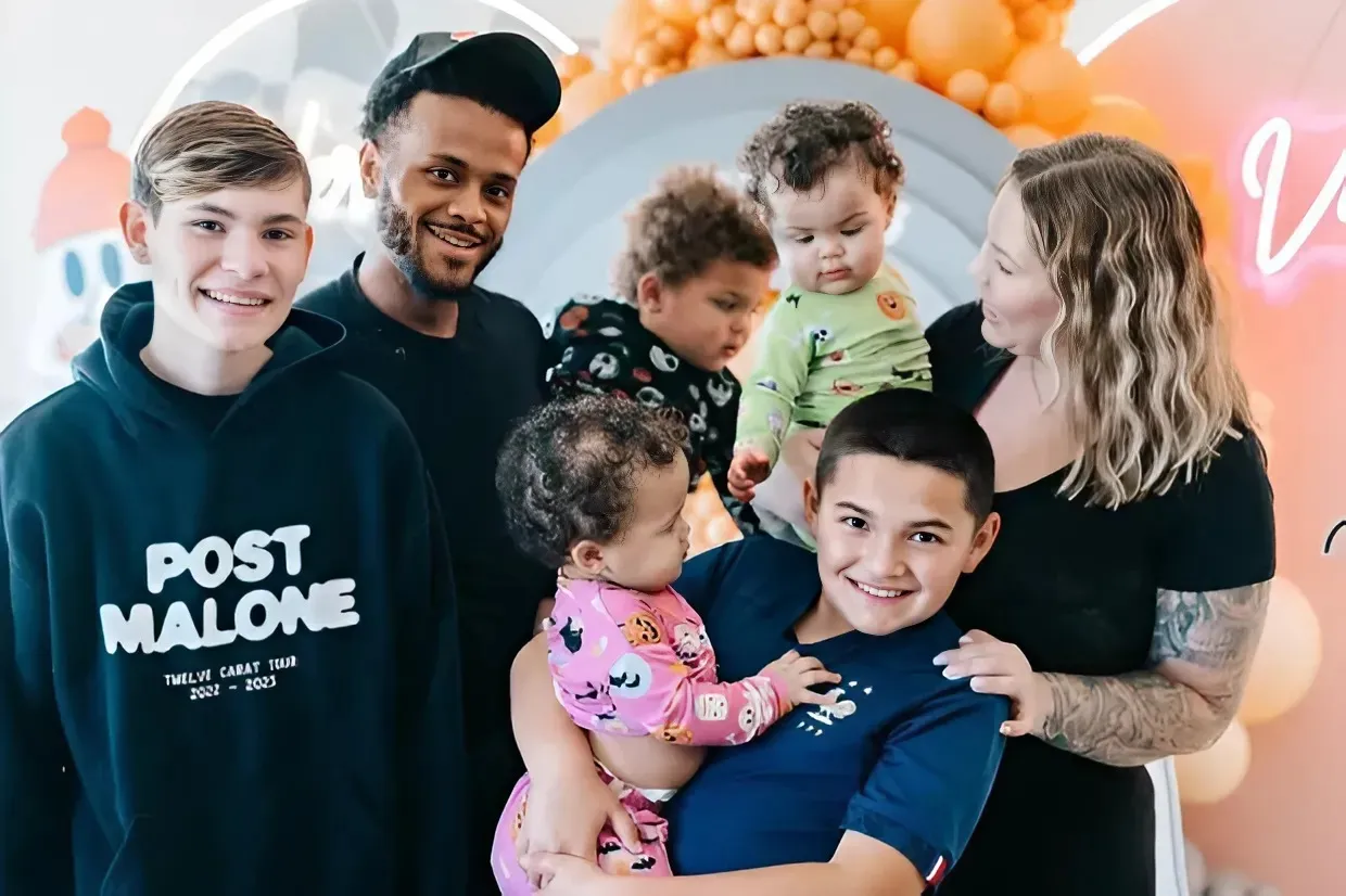 Teen Mom Kailyn Lowry’s ex Elijah Scott moves back into her Delaware mansion to care for 7 kids as she w...