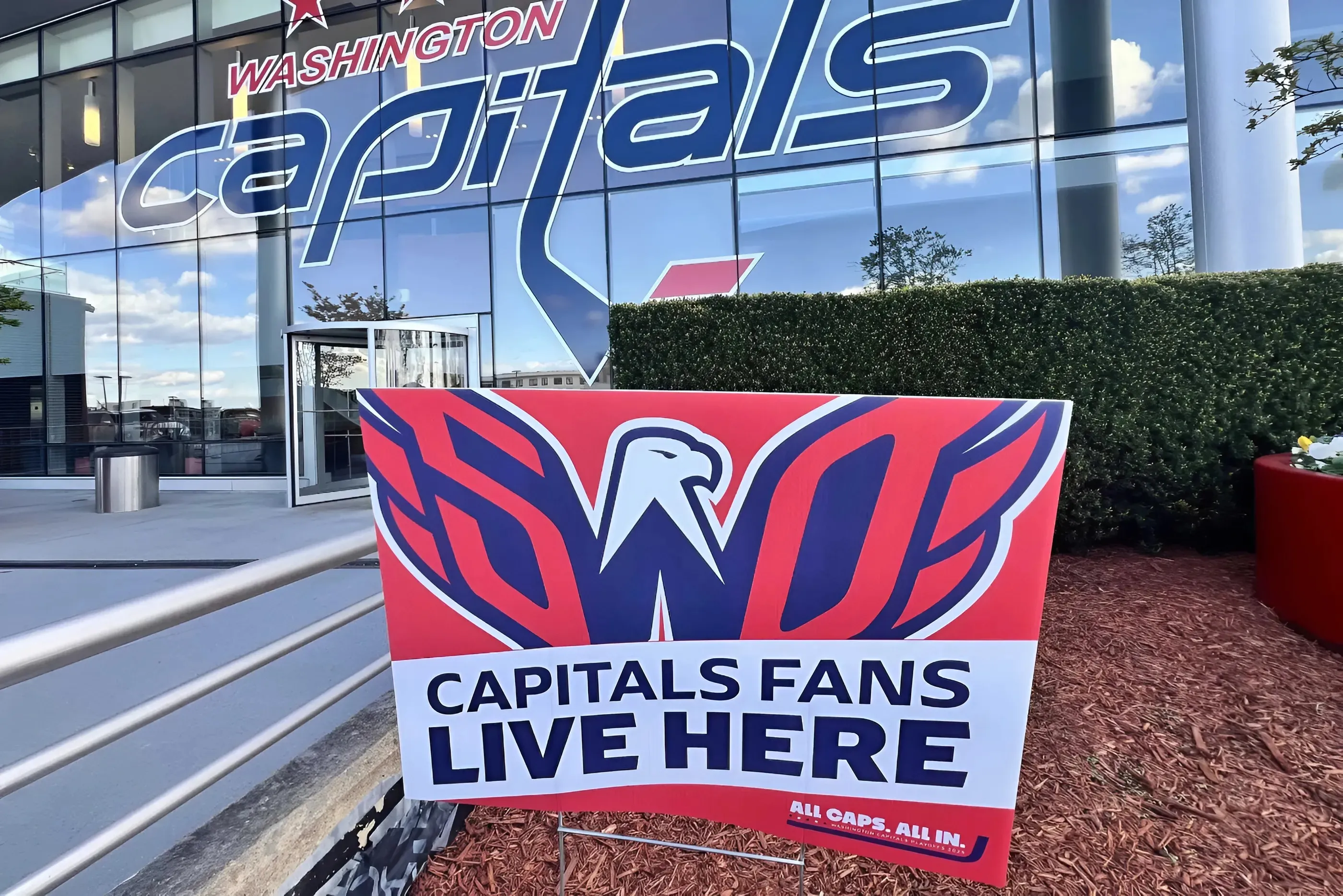 Score Big: Capitals Celebrate 50th Anniversary with Free 2025 Playoffs Lawn Signs Featuring Iconic Weagle Logo! trucc