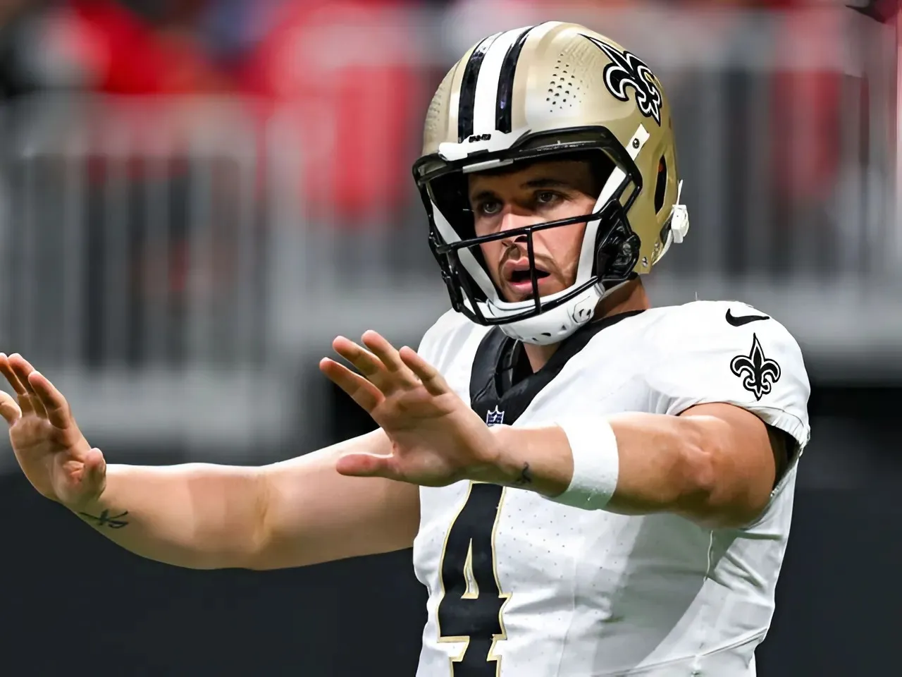 Derek Carr gets absolutely buried by Saints fan ahead of impending goodbye