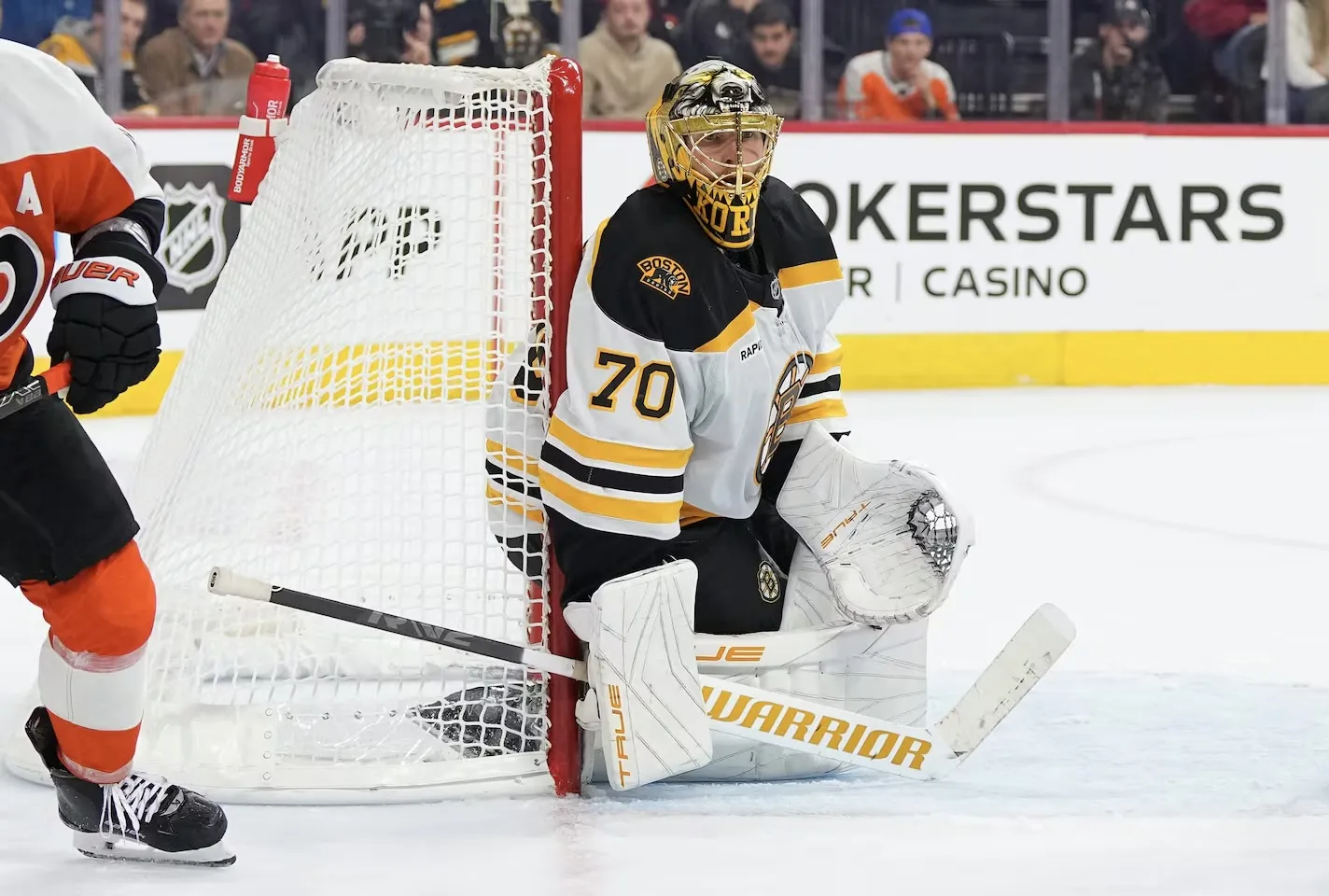 Boston Bruins goalie doubles down on throwing the organization under the bus