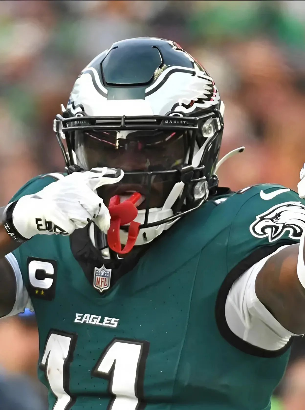 AJ Brown worries Eagles fans with trade rumors after posting Patriots jersey