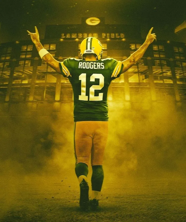 Fan Shocked: Insider Slams Aaron Rodgers as a 'Walking Distraction' — Is the Hype Finally Over?