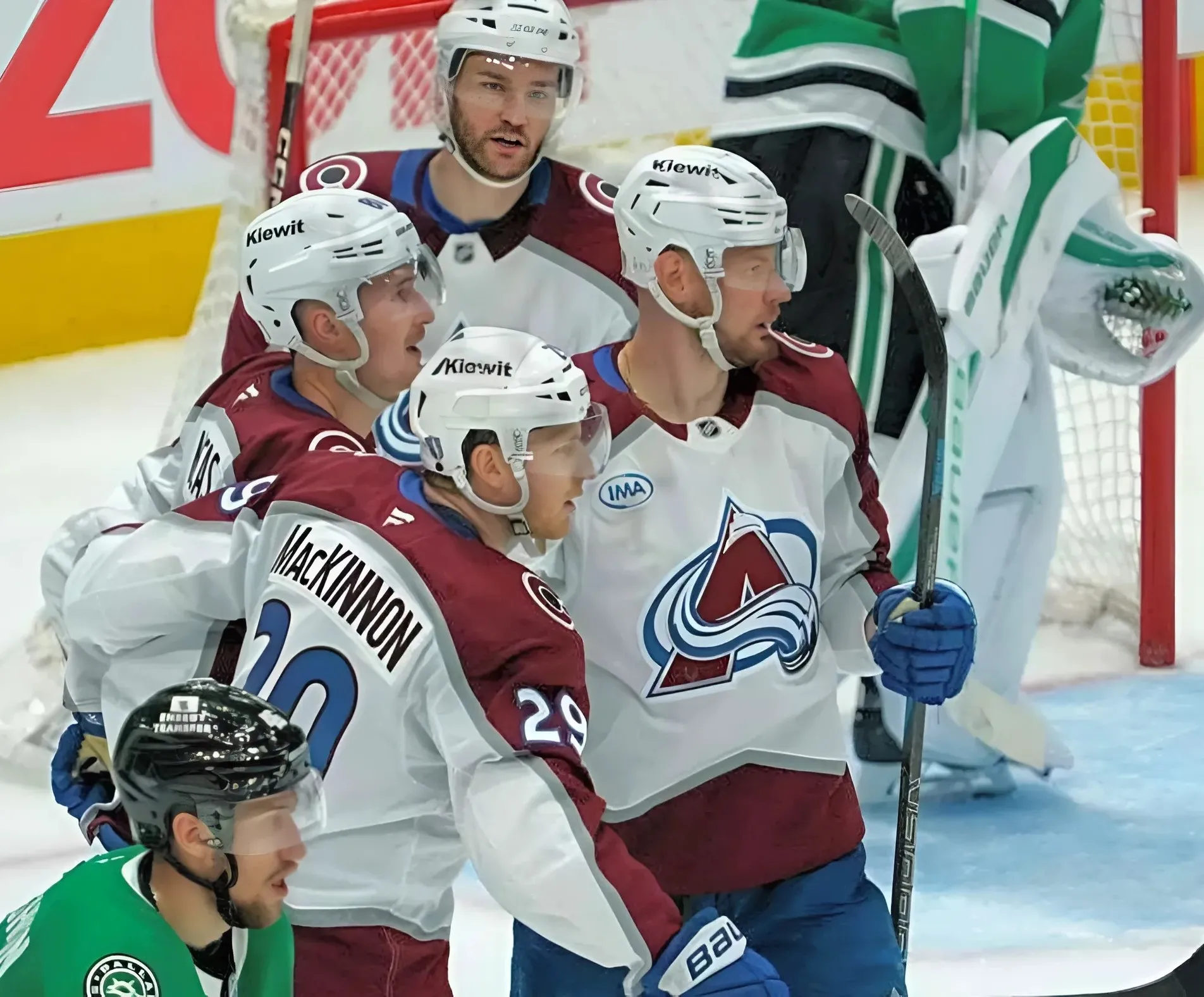 Nathan MacKinnon leads Avs to playoff-opening win over Stars
