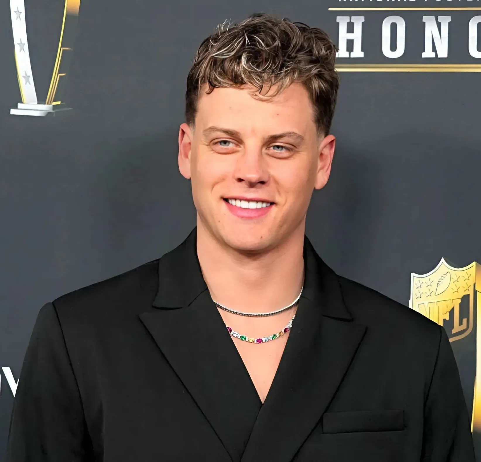 Joe Burrow reacts to fans mentioning his good looks