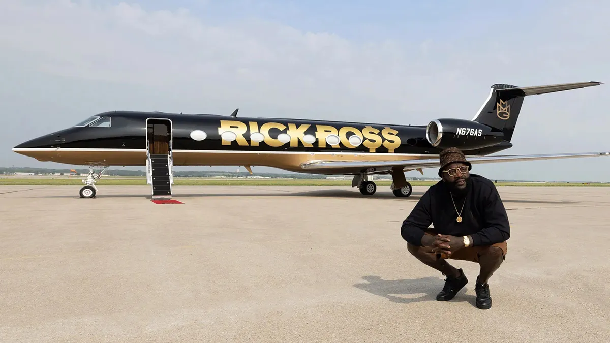 Rick Ross celebrated his 48th birthday with his girlfriend on a private plane – Happy Birthday 🎉