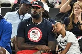 Super dad LeBron James made sure his daughter Zhuri felt the love when they went to watch son Bronny at the Lakers' season opener💕