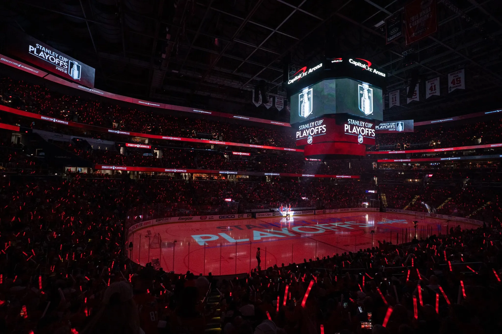 Capitals' Alex Ovechkin sends fans into frenzy with power play goal vs. Canadiens