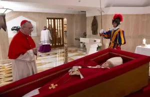 P3. First photos of Pope Francis in his coffin — and one detail has everyone talking P3. First photos of Pope Francis in his coffin — and one detail has everyone talking