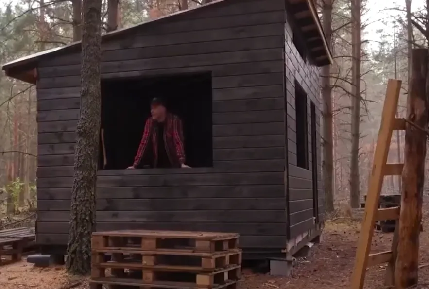 A Night in the Wilderness – Building a Forest Shelter from Nature
