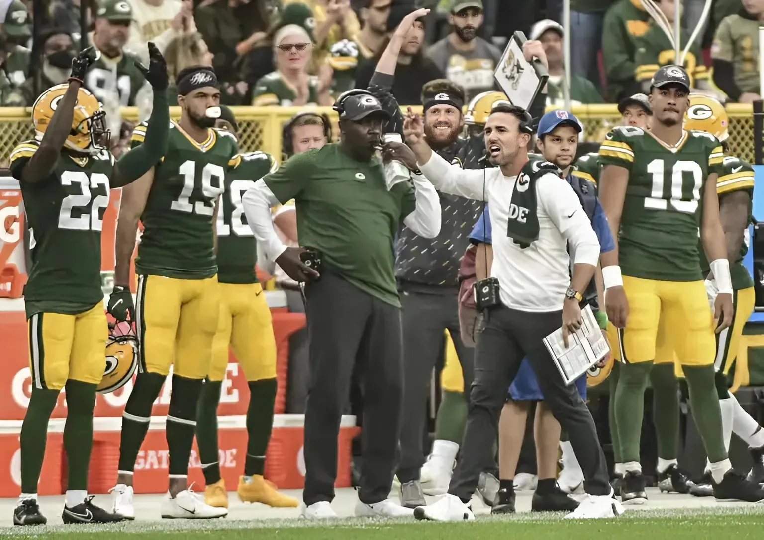 Packers “Actively Pursuing” Steelers Star Wide Receiver Hours Before NFL Draft