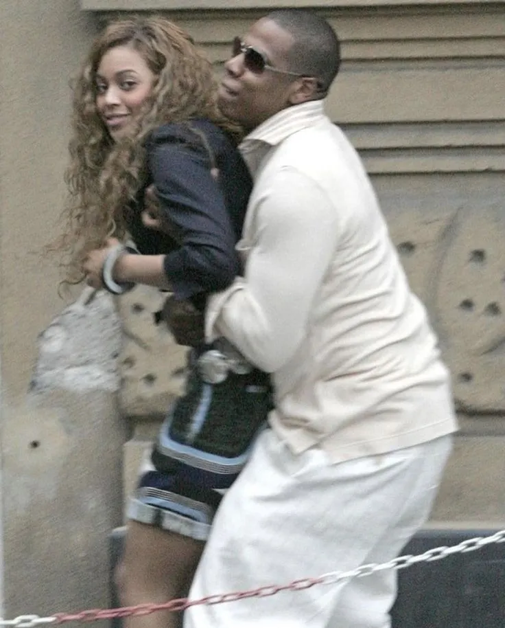 Jay-Z lifts Beyonc into the air as they walk down the streets of Portofino, Italy in 2005 Jay-Z lifts Beyonc into the air as they walk down the streets of Portofino, Italy in 2005