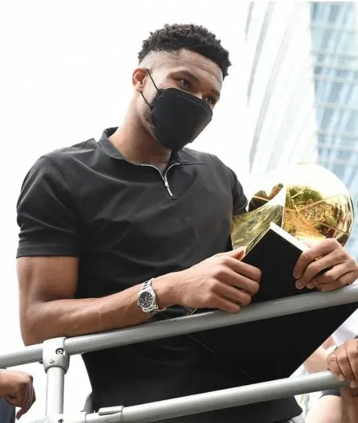 Giannis Antetokounmpo bought a Rolex outcast watch to celebrate the Bucks' first championship - The luxury items that was also favored by legend Michael Jordan🔥
