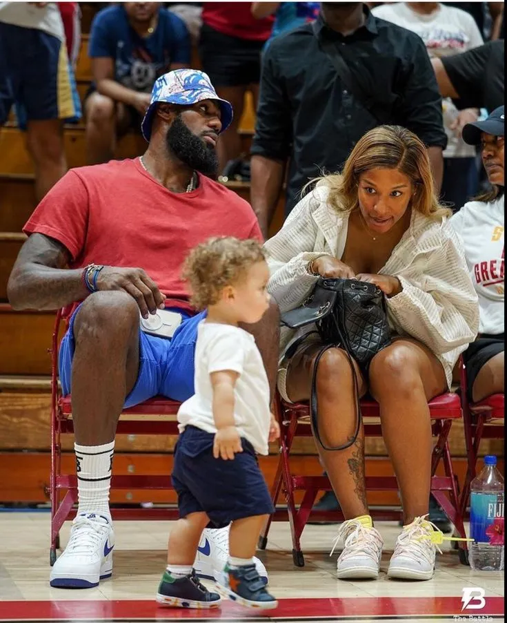 LeBron James shares romantic moment with wife Savannah during son Bronny's basketball game💑