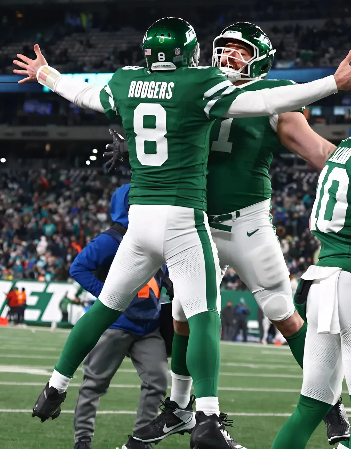 RODGERS TO THE STEELERS? Pittsburgh "Confident" as NFL Icon Nears Decision!