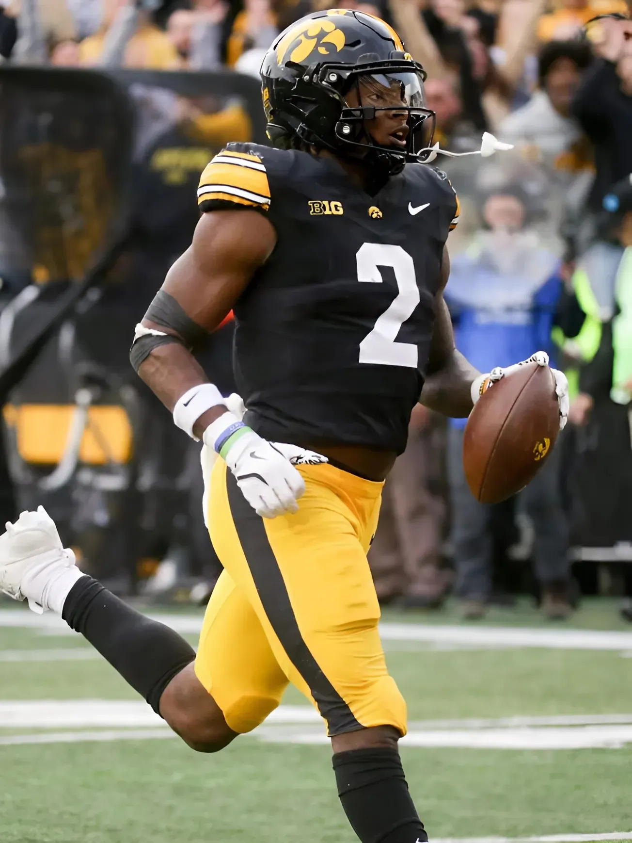 STEELERS STRIKE GOLD: Kaleb Johnson Called “Perfect Fit” as Rookie RB Explodes Onto Scene!