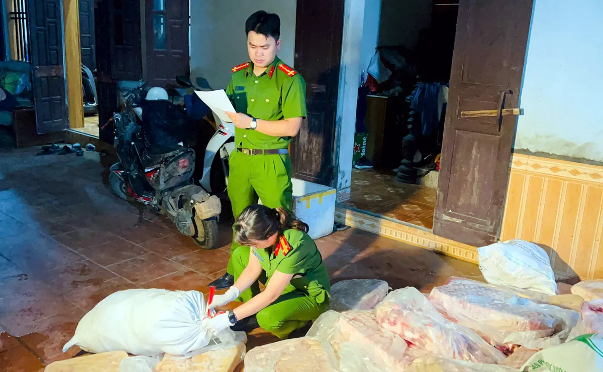 Rùng mình với 10 tấn nội t::ạng m::ốc xanh, h::ôi th::ối chờ lên bàn ăn ở Hà Nội vừa được phát hiện
