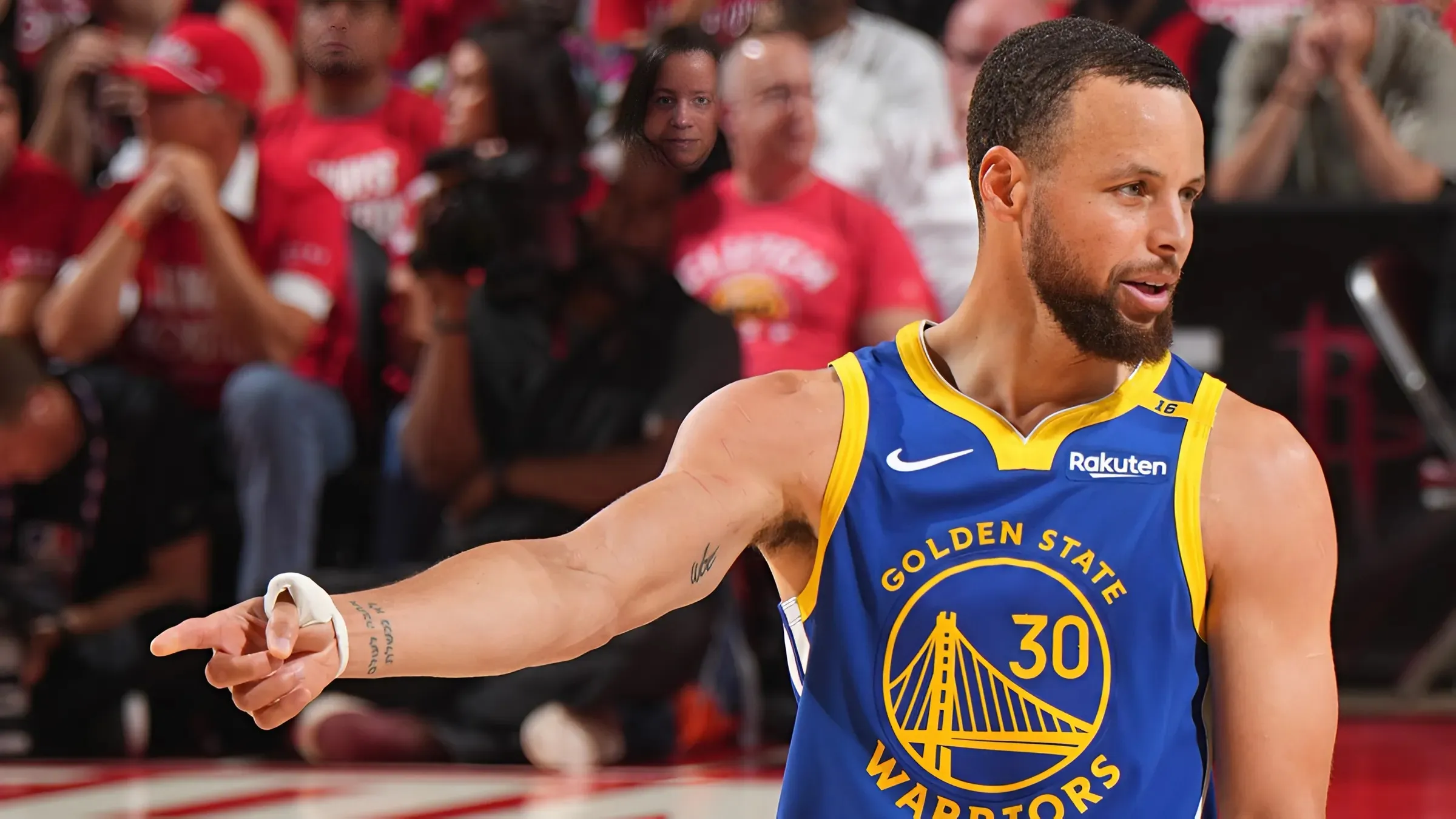 Steph Curry has hilarious reaction to viral image of thumb after Warriors' loss