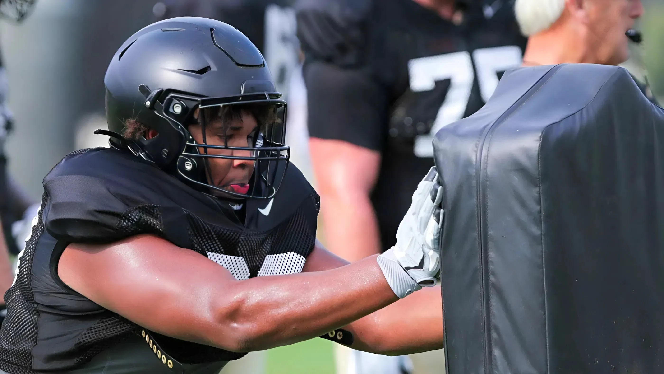 Giants set up a major position battle with 5th-round draft pick