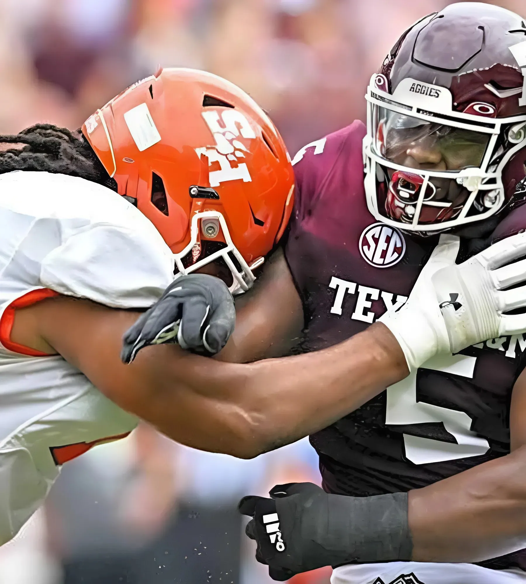 Bears urged to sign veteran edge rusher to fix draft negligence