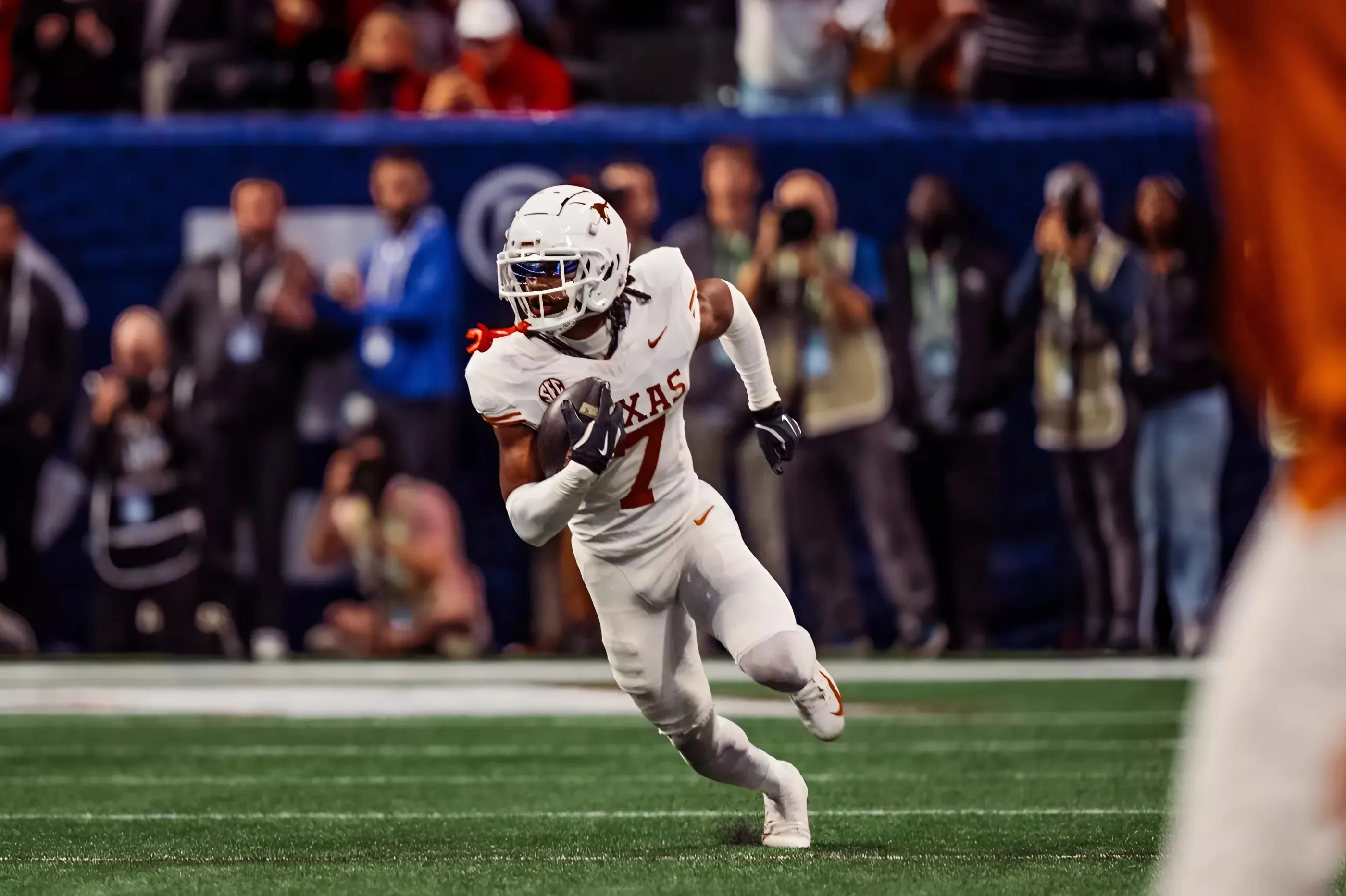 How the Broncos’ $18 Million First-Round Pick Quietly Earned “Dark Horse” Status in the Defensive Rookie of the Year Race