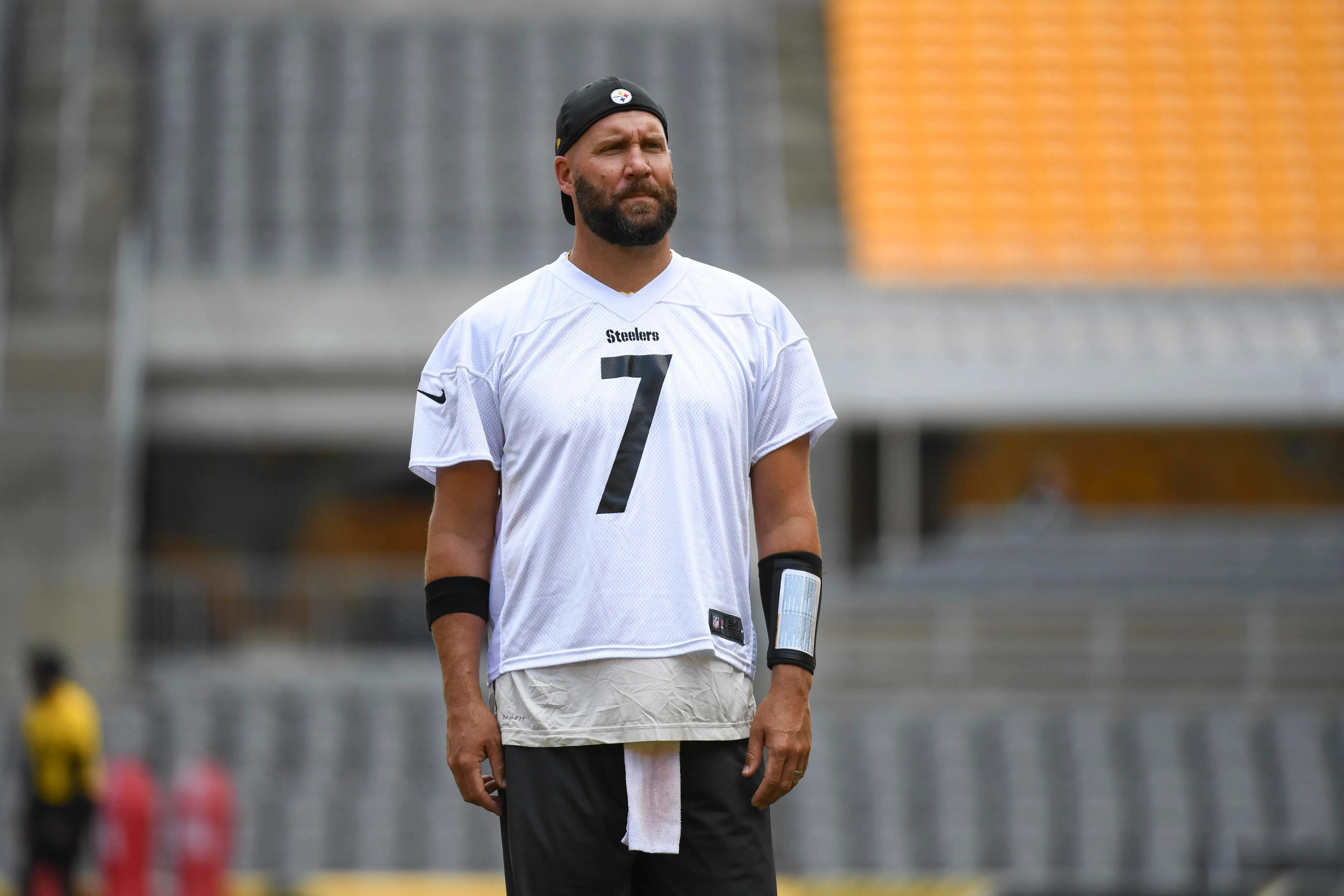 Steelers' Ben Roethlisberger Hilariously Questions Browns' Crazy QB Room: 'It's What They Do'